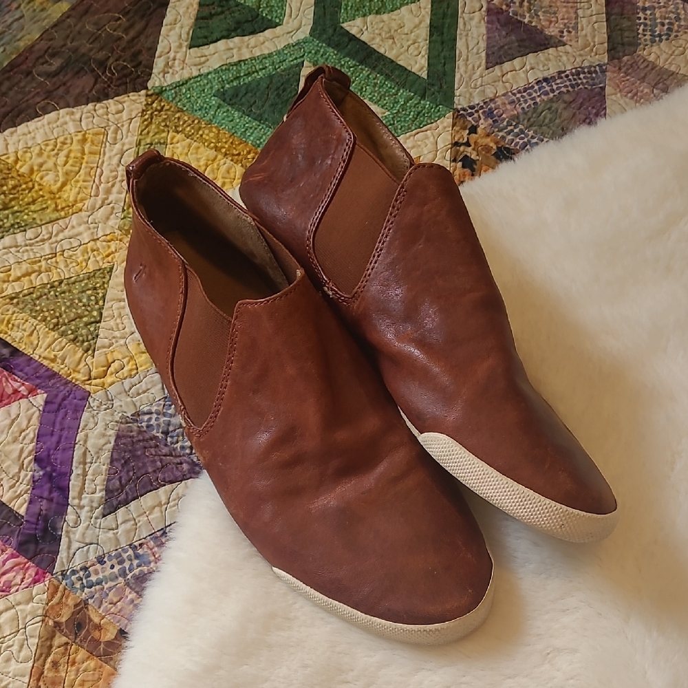 Frye Melanie Chelsea Brown Leather Round Toe Casual Slip On Shoes Size 9